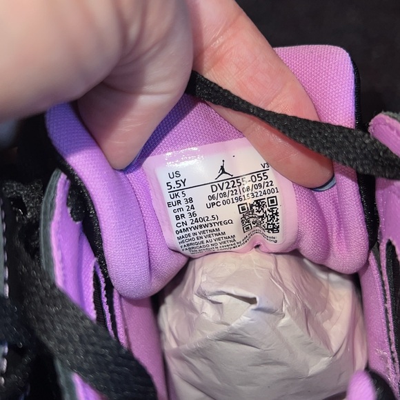 Barely Grape Jordan 7’s - Picture 4 of 4